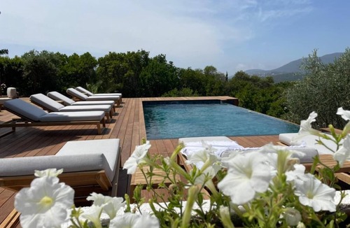 La Croix-Valmer Villa | Magnificent view of the sea and hills from this charming, tastefully decorated house!