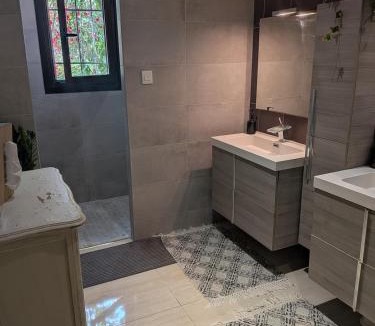 La Peyrade House | Maison avec grand jardin et jacuzzi proche de l'Etang de Thau