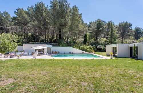 Roquefort-la-Bedoule House | Maison Blanche estate, large pool, Provençal park