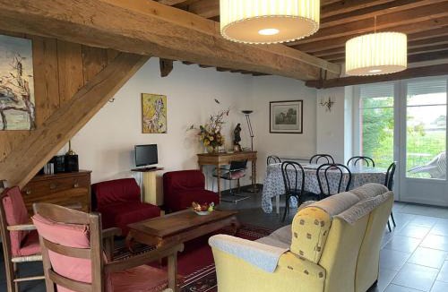 Monetay-sur-Loire House | Maison bourbonnaise rénovée avec terrasse, Wifi et parking - FR-1-489-107