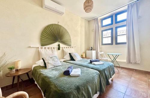 Montfrin House | Maison Cosy Lodge 15 p clim wifi cour garage