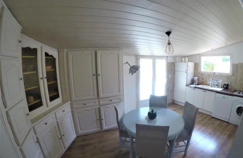 Six-Fours-les-Plages House | Maison de Vacances les Pins piscine chauffée