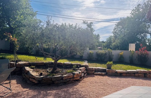 Saint-Julien House | Maison L'escapade, une Maison de Campagne Spacieuse et Élégante en Provence