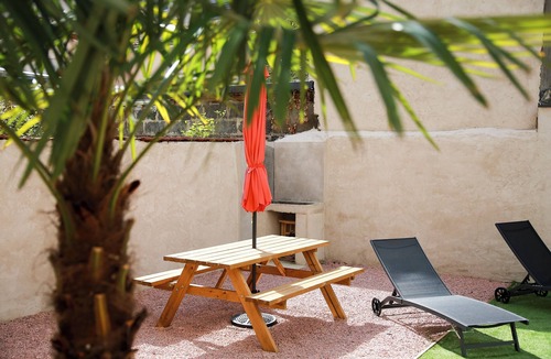 Republique - Tolstoi House | Maison le Gratte-Ciel - Families and Seminars