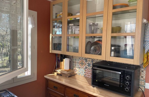 Ginasservis House | Maison provençale de caractère 3*jardin 6050m2 ; piscine au centre du village