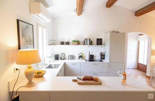 Salernes House | Maison Tulip Salernes, elegant guest house sleeps 6. Pet friendly & heated pool