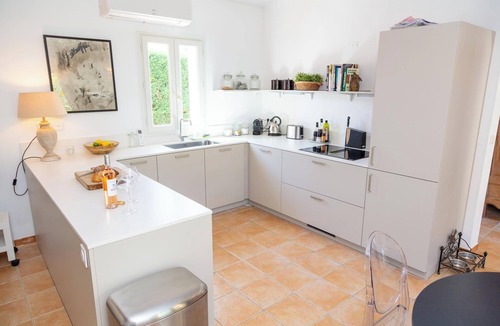 Salernes House | Maison Tulip Salernes, elegant guest house sleeps 6. Pet friendly & heated pool
