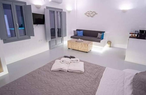 Megalochori House | Majestic Sky Luxury Suites