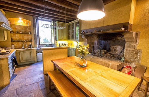 Crevant House | Manor 450 m2-6 bedrooms-14 people, large garden, swimming pool, near golf course