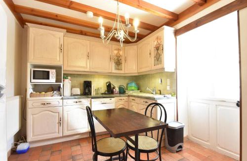 Martigny-le-Comte House | Mansion in Martigny with Heated Pool & Vineyards