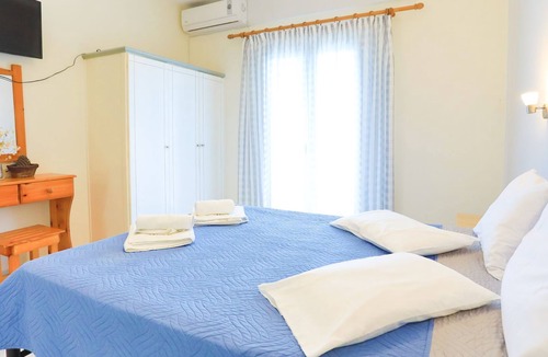 Almiros Beach Apartment | Maria Beach apartment: Apartment on the beach with 2 bedrooms, terrace, views