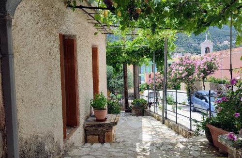 Vathy House | Maroudas Traditional Guest House