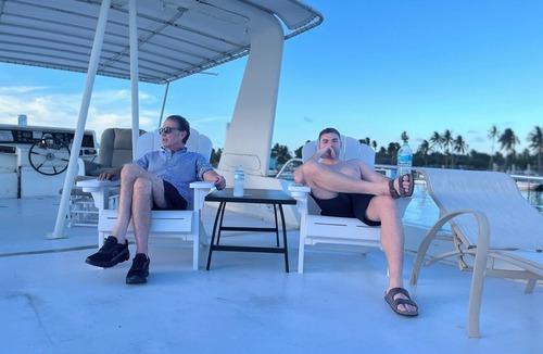North Miami Boat Rental | Marvelous 4-bedroom boat with AC in Miami Beach