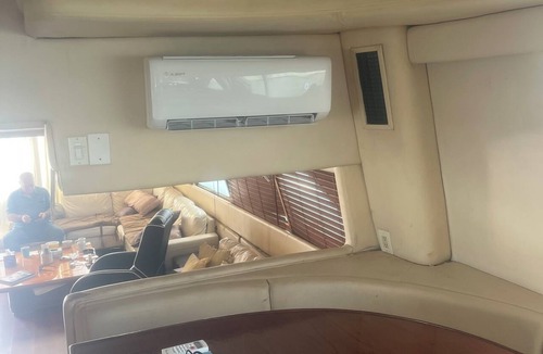 North Miami Boat Rental | Marvelous 4-bedroom boat with AC in Miami Beach