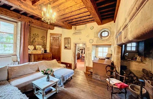 Montanges Bed & Breakfast | Master Suite in the Castle Tower