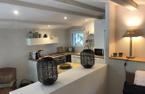 Le Thoronet Cottage | Mazet Provençal, in the shade of oak and olive trees: the flavor of the moment.