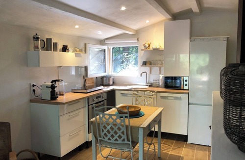 Le Thoronet Cottage | Mazet Provençal, in the shade of oak and olive trees: the flavor of the moment.