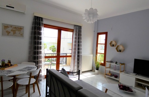 Kato Galatas Apartment | Mel Studio 1, a modern, spacious and fully equipped apartment next to the sea.