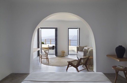 Akrotiri Hotel | Melidonia Suites