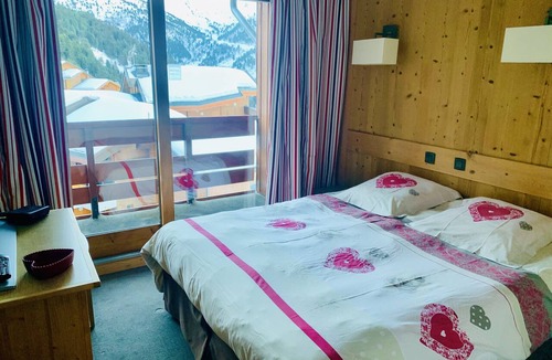 Meribel-Mottaret Apartment | Meribel,on the slopes, Beautiful and spacious apartment in a 4* residence,12per