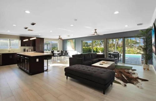 Ludlam House | MIA Golf course home large saltwater pool/spa&yard