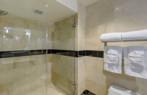 South Beach Resort | Miami Beach King Studio – Steps to Sand & Nightlife