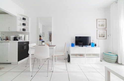 Mid Beach Apartment | Miami Beach Vibes Apartment