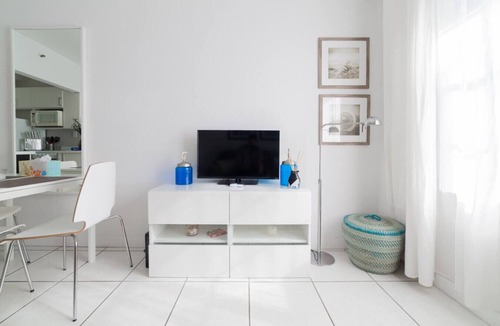 Mid Beach Apartment | Miami Beach Vibes Apartment