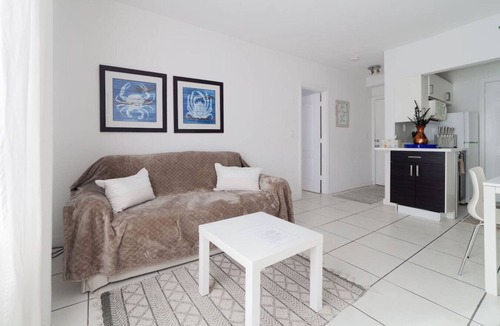Mid Beach Apartment | Miami Beach Vibes Apartment