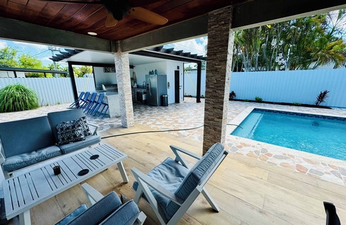 Palmetto Estates House | Miami home, 8 person Hot Tub, Heated Pool, Outdoor Kitchen, Outdoor Bathroom, AC