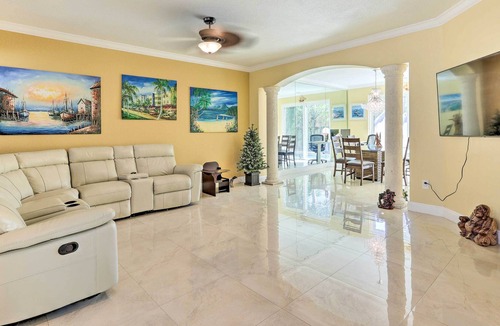 Tamiami House | Miami Vacation Rental: Heated Pool & Tiki Bar