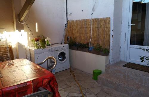 Route d'Arles House | Mini Studio de 13 m2 avec terrasse 15 mn centre Nimes
