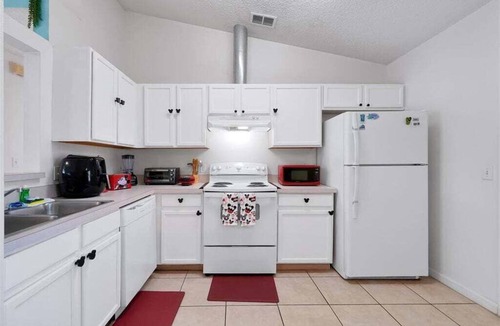 Crescent Lakes House | Minutes to Disney | Cozy 3BR Florida Escape