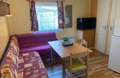 Besse-en-Chandesse House | Mobile Home in Auvergne