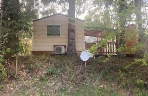 Besse-en-Chandesse House | Mobile Home in Auvergne