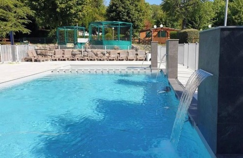 Besse-en-Chandesse House | Mobile Home in Auvergne