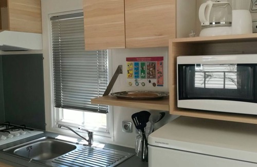 Collias House | Mobile Home in Collias - 2 Bedrooms and Terrace