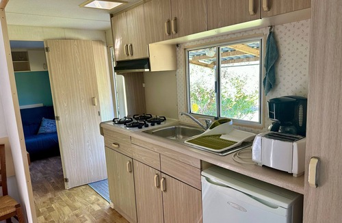 Visan House | Mobile Home 'Mobil-home Au Cœur Des Vignes' with Shared Terrace and Air Conditioning