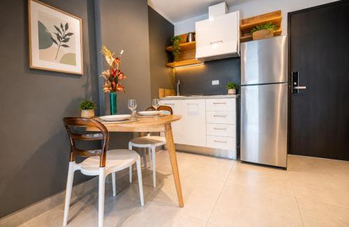 Chalong Apartment | Modern 1BR Condo Tower One 205 - Pool & Gym - Chalong Pier