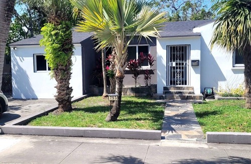 Northeast Miami House | Modern 4BR/2BA Miami Haven