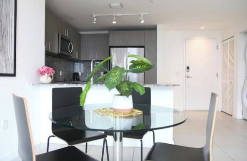 Doral Apartment | Modern Apartment in DownT Doral