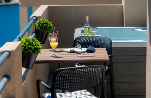 Mokosica Apartment | Modern Apartment with Jacuzzi & Sea View - Volare