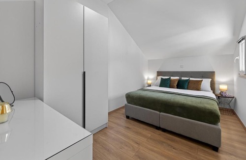 Mokosica Apartment | Modern Apartment with Jacuzzi & Sea View - Volare