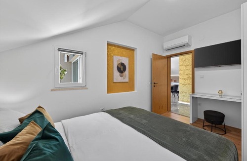 Mokosica Apartment | Modern Apartment with Jacuzzi & Sea View - Volare