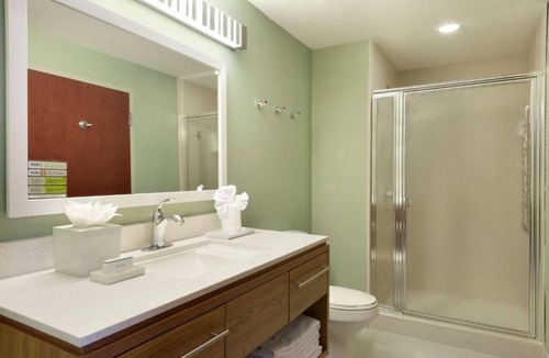 Florida City Hotel | Modern Comfort: FREE Parking, Pets Allowed & Breakfast Treat in Florida City!