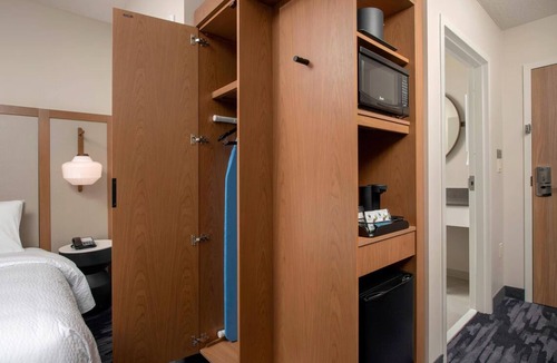 Doral Hotel | Modern & Comfortable 3 Rooms – Outdoor Pool, Fitness Center, Breakfast Included