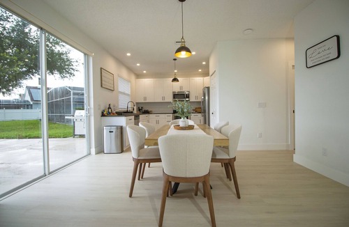 Sunset Ridge House | Modern Comfy Home Near Disney+Playroom