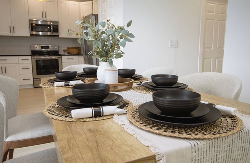 Sunset Ridge House | Modern Comfy Home Near Disney+Playroom
