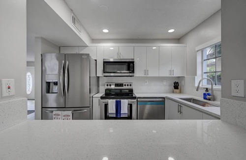 Richmond West House | Modern cozy home! Single Family with game room, Pool & Patio.