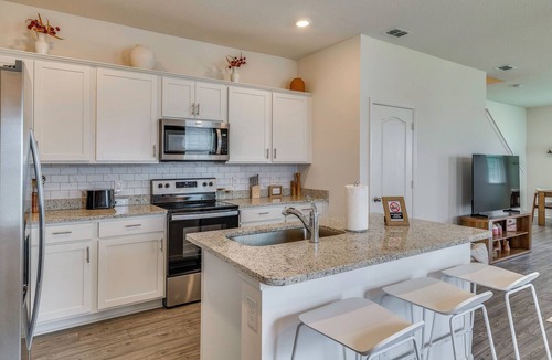 Dundee Apartment | Modern Dundee Townhome Near Lakes & Legoland!